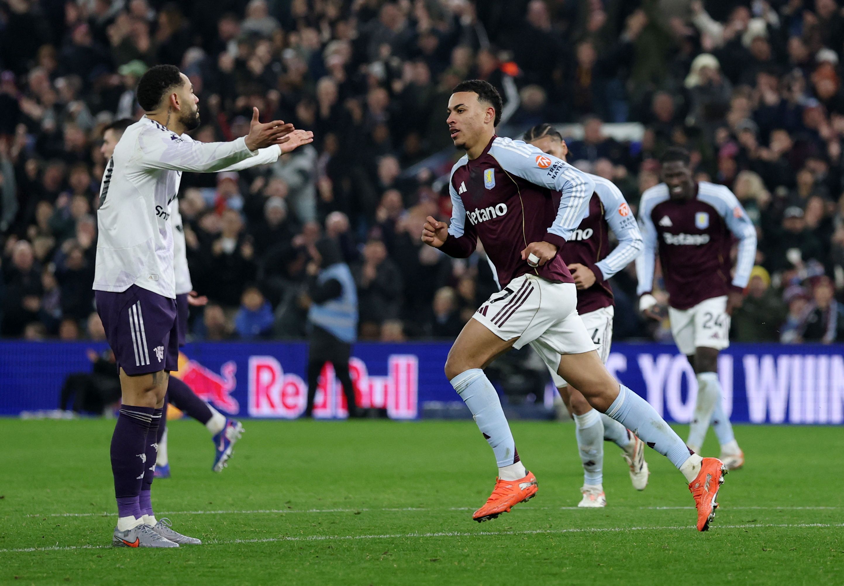 استون‌ویلا ۲-۱ منچستریونایتد؛ ادامه روزهای شگفت‌انگیز استون‌ویلا با شکست شیاطین سرخ