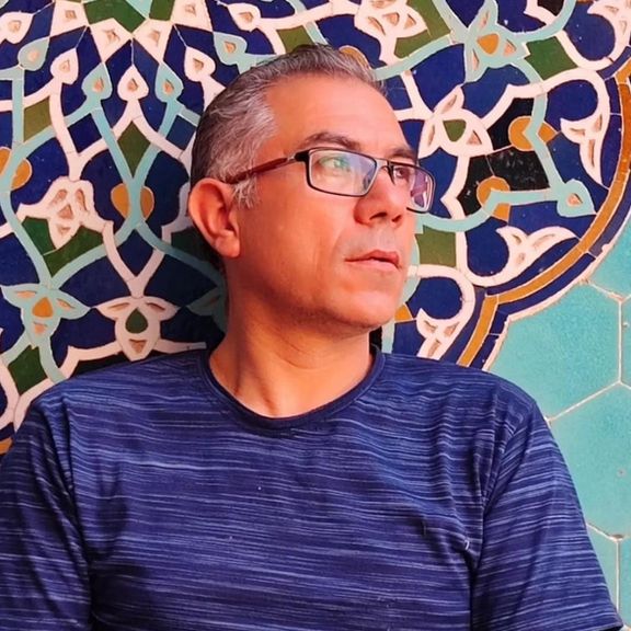 بیش از ۶۰۰ فعال مدنی و سیاسی به حکم زندان احمد درخشان،معلم و نویسنده، اعتراض کردند