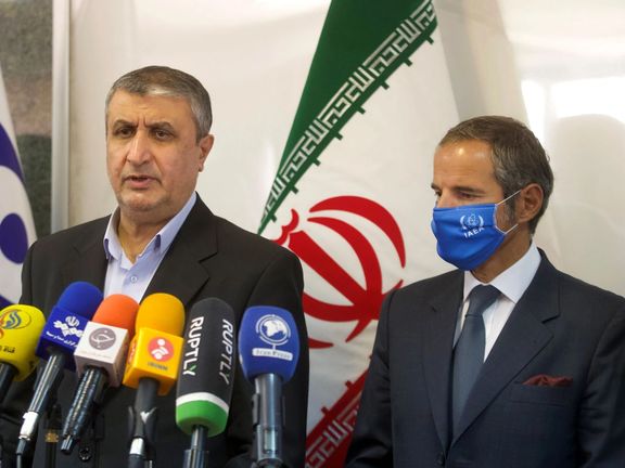 Mohammad Eslami (L) and Rafael Grossi meeting in Tehran on March 5, 2022