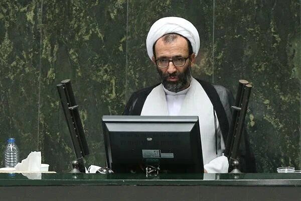 نماینده مجلس: فضای مجازی ایران مثل بهشت است، هرکس هرچه بگوید کاری با او ندارند