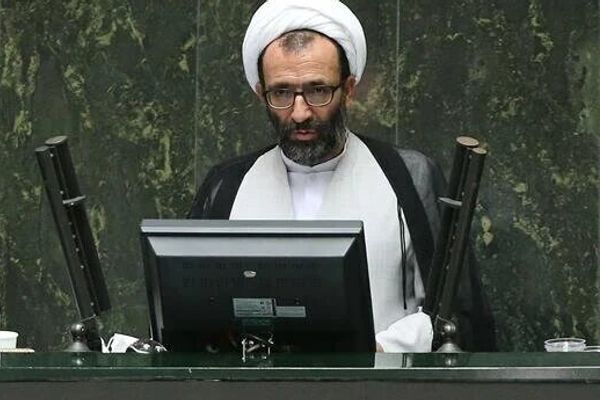 نماینده مجلس: فضای مجازی ایران مثل بهشت است، هرکس هرچه بگوید کاری با او ندارند