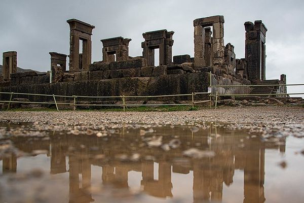 فرونشست زمین زیر پای بناهای تاریخی ایران را خالی میکند