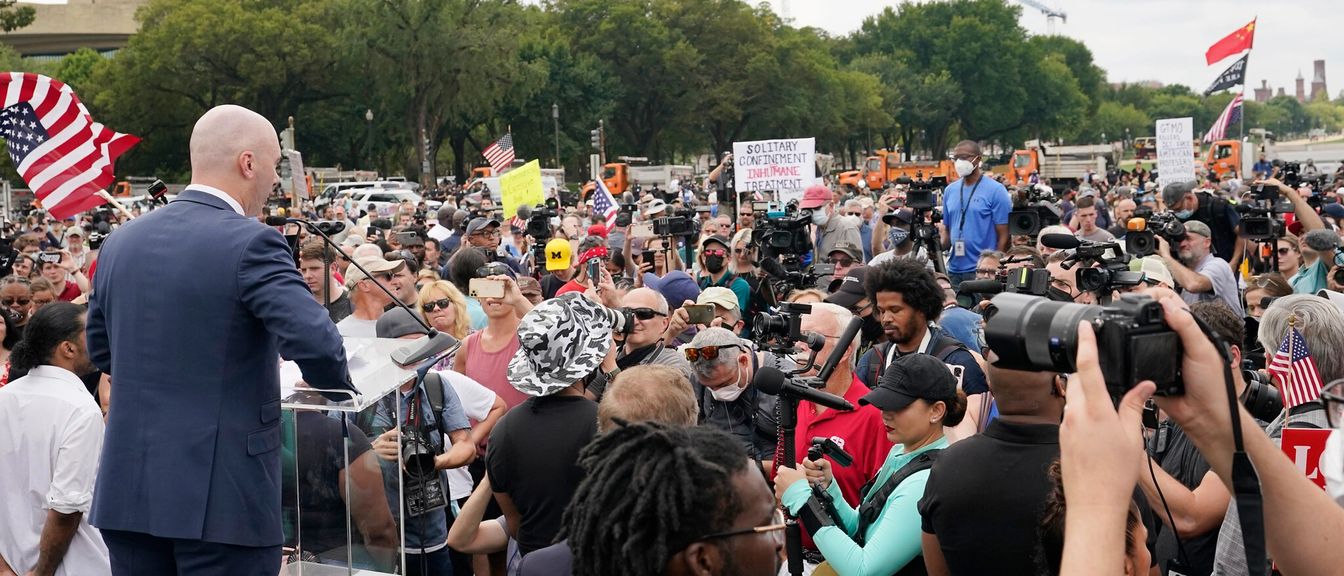 تجمع حمایت از بازداشتشدگان هجوم ۶ ژانویه به ساختمان کنگره، در واشینگتن برگزار شد