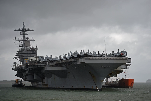والاستریتژورنال خبر داد؛ اعزام سومین ناو هواپیمابر آمریکا به خاورمیانه