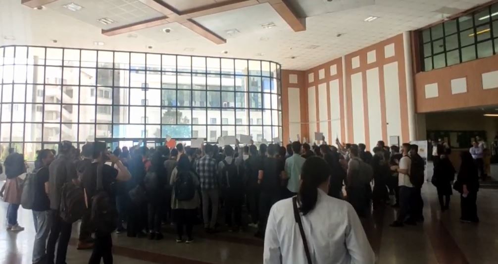 خیزش سراسری؛ تحصن و تجمع گسترده دانشجویان در دانشگاه‌های سراسر کشور در روز سه‌شنبه ۱۲ مهر