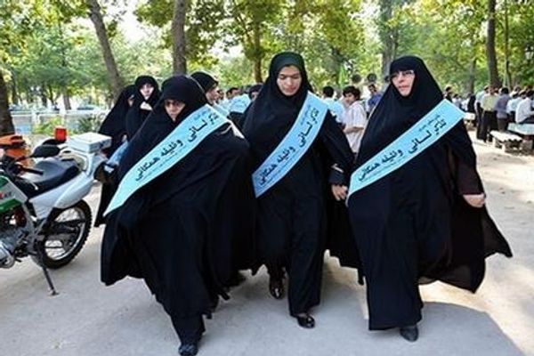 مسؤول إيراني: فرض الحجاب الإجباري جزء من الحفاظ على "الحرية الحقيقية" للمرأة