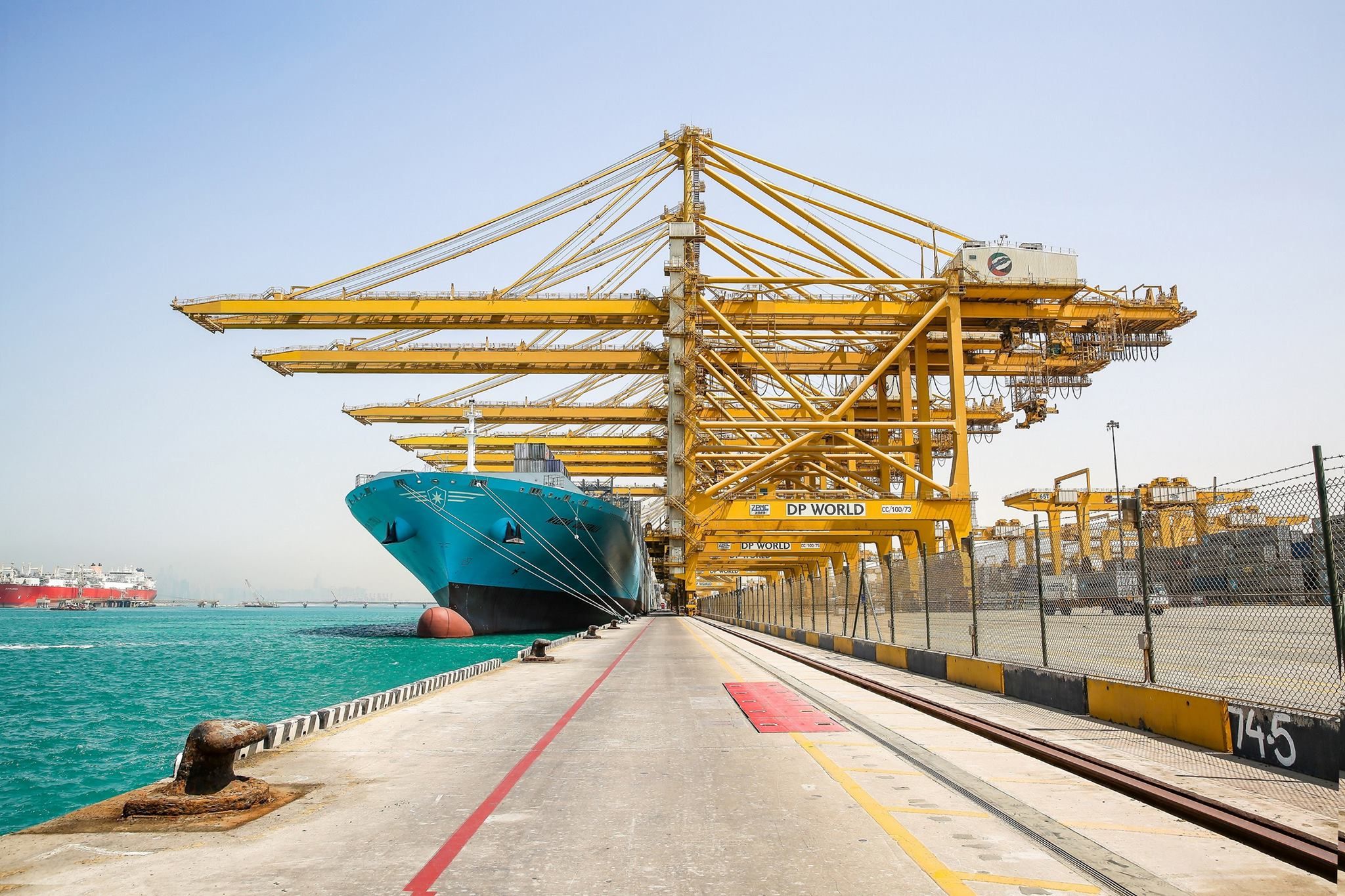 واشنطن تفرض عقوبات على شركة شحن إماراتية لنقلها بضائع لإيران