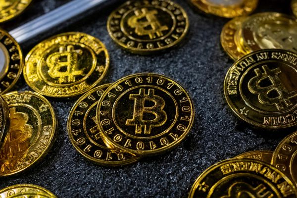 عضوان بمجلس الشيوخ الأميركي يحذران من استخدام النظام الإيراني للبيتكوين في تمويل الإرهاب