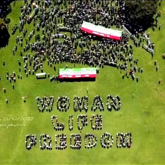 زنجیره انسانی علیه جمهوری اسلامی در بیش از ۸۰ شهر جهان؛ «انقلاب ایران را به رسمیت بشناسید»