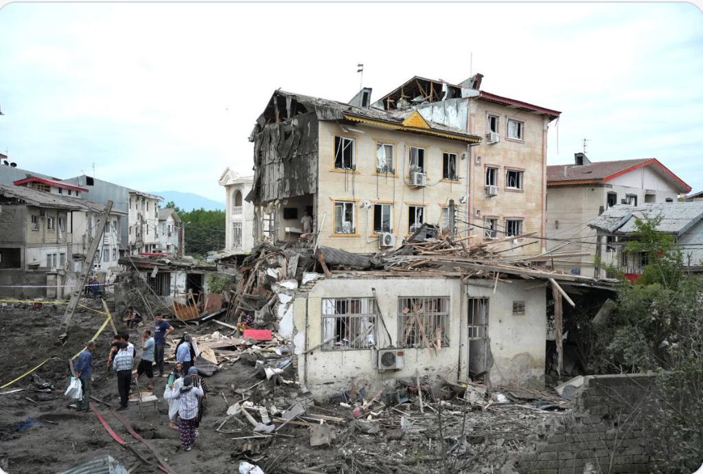 Destroyed homes in Astaneh Ashrafieh 