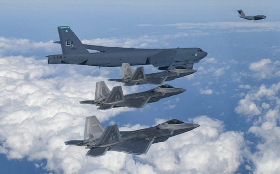 شبیهسازی حمله مشترک هوایی آمریکا و اسرائیل به ایران