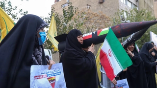 محلل أميركي: وفاة المرشد خامنئي تمثل أخطر نقطة تحول محتملة في إيران