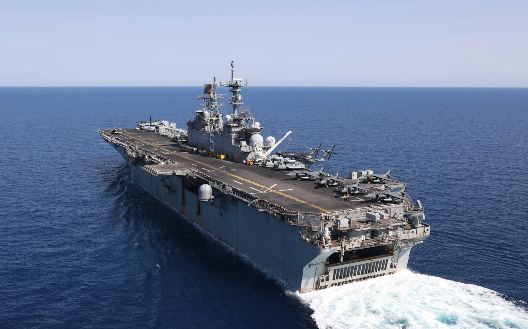 نیروهای دریایی تحت حمایت غرب به کشتی‌ها هشدار دادند از آب‌های ایران دوری کنند