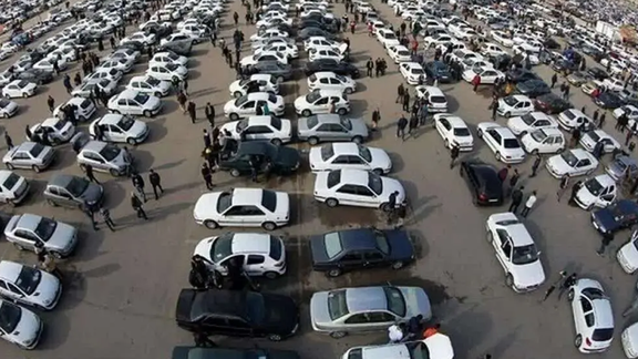 ارتفاعات حادة في سوق السيارات بإيران ونصائح بتجنب الشراء