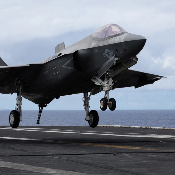 نیوزویک: همراهی روسیه و چین با ایران میتواند آمریکا را به سمت گزینه نظامی سوق دهد