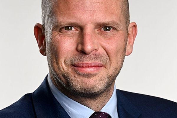 وزیر دفاع بلژیک در واکنش به اعتراضات ایران: فراخوان بازگشت پسر شاه هرروز بلندتر میشود