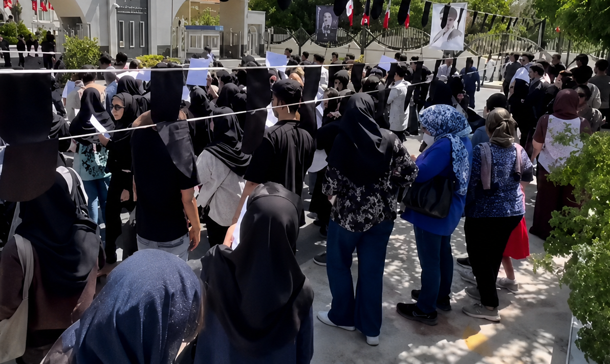 تجمع اعتراضی دانشجویان تحصیلات تکمیلی دانشگاه آزاد