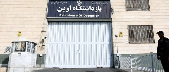 نقل سجين سياسي إيراني إلى مكان مجهول بعد تعرضه للضرب المبرح في سجن "إيفين"