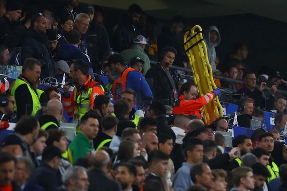 مرگ یک هوادار اسپانیا بر اثر سقوط از سکوهای ورزشگاه آلیانز آرهنا در فینال لیگ اروپا