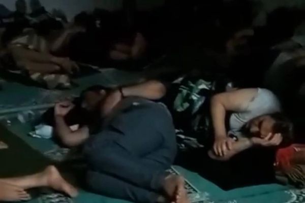 الرئيس الإيراني يصف منتقدي انتهاكات حقوق السجناء بـ"العاجزين الجبناء"