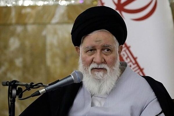 إيرانيون لممثل المرشد: ألن تذهب إلى "جبهة المقاومة" فهم يحتاجونك هناك