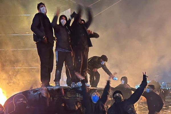 نماینده پارلمان اروپا: سفارتخانهها در ایران را به محل امن مخالفان تحت تعقیب بدل کنیم