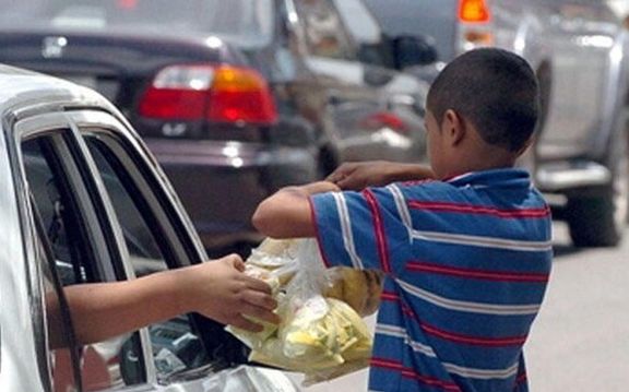 أخصائي اجتماعي إيراني: الأسر غير قادرة على تحمل تكاليف تعليم أبنائها