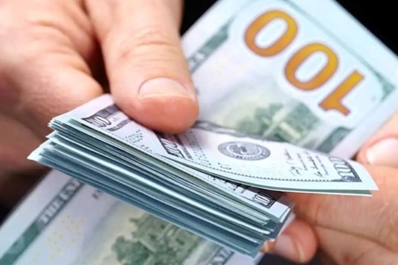 با اعلام پیروزی احتمالی ترامپ؛ نرخ معامله دلار در بازار تهران از ۷۰ هزار تومان آغاز شد