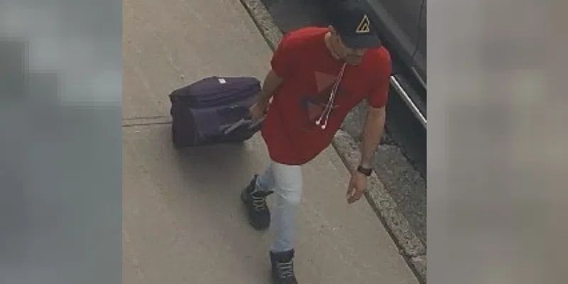 العثور على جثة مشوهة لامرأة إيرانية في حقيبة سفر بكندا