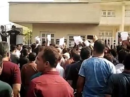 دستگیری سه متهم پرونده تعرض جنسی و قتل نوجوان زریندشتی؛ تجمع اعتراضی مردم مقابل دادگستری