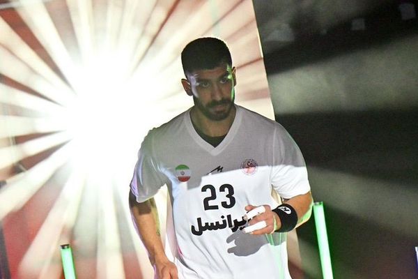 محمدرضا اوراعی، ستاره هندبال ایران در اعتراض به کشتار مردم، از تیم ملی کنارهگیری کرد