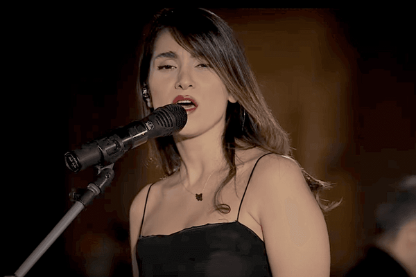 Iranian singer Parastoo Ahmadi released on bail after arraignment in Tehran