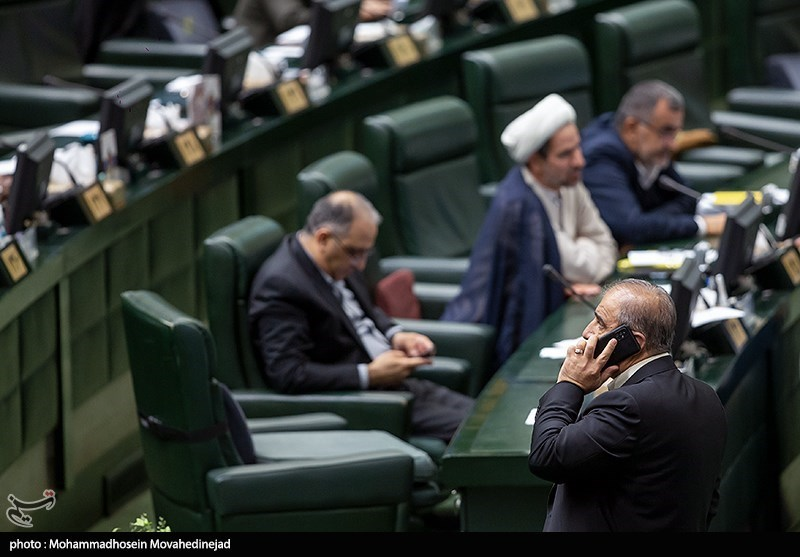 طرح نمایندگان مجلس برای ممنوع کردن انتشار اخبار «غیر رسمی» از سوی سلبریتی‌ها و مجازات آنها