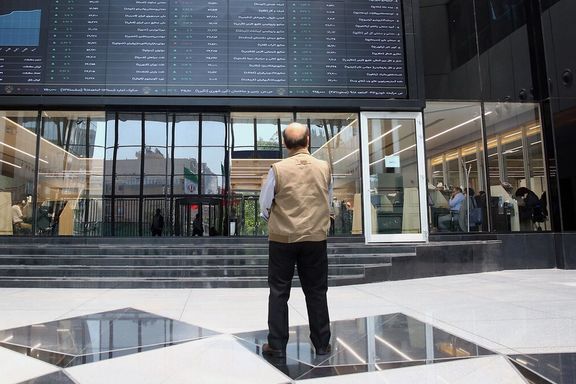 نماینده مجلس: برخی شرکتهای حقوقی بورس سرمایه خود را به کشورهای دیگر بردند