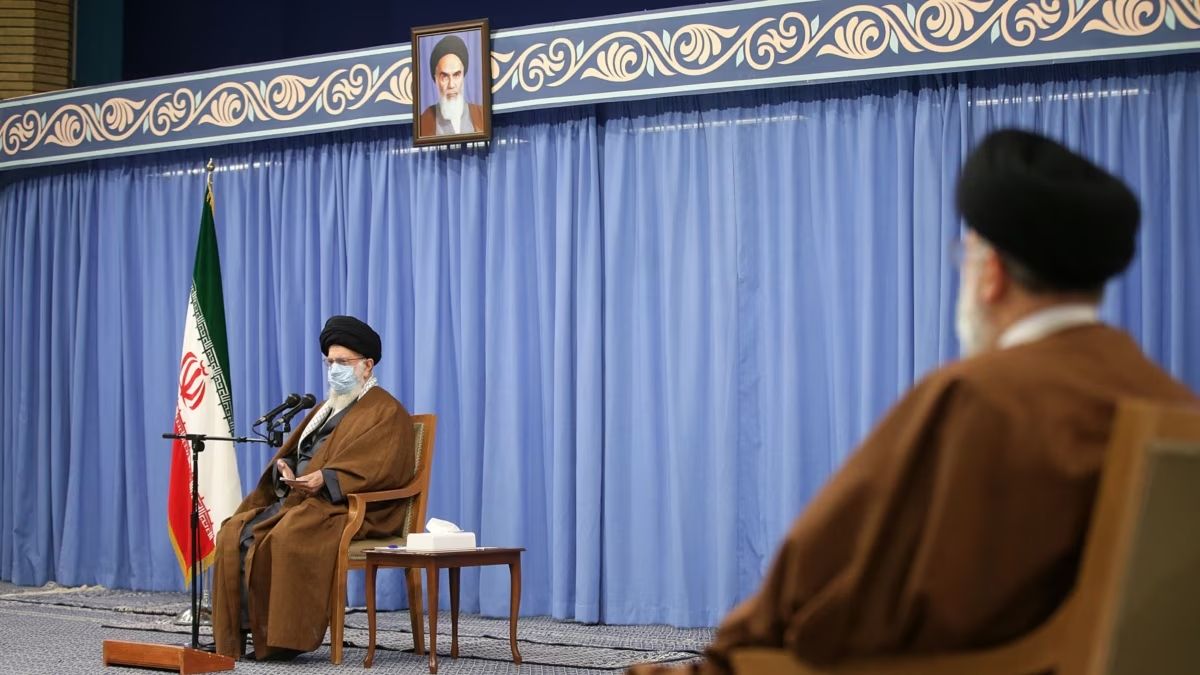 Iranian Experts Challenge Khamenei About Economy, Foreign Policy
