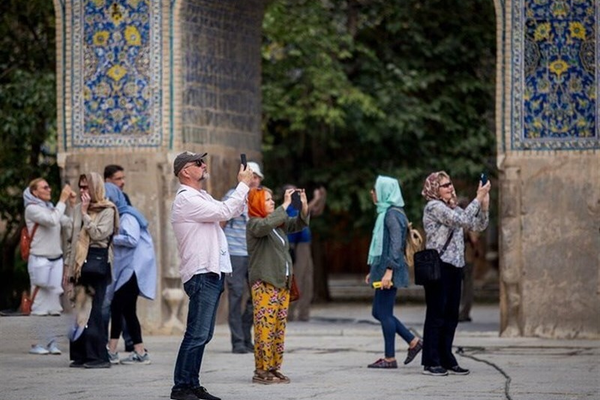 ورود گردشگران خارجی به ایران در تیرماه نسبت به سال گذشته ۵۳ درصد کاهش یافت
