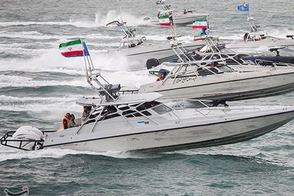 البيت الأبيض: إيران لا تستطيع إغلاق مضيق هرمز