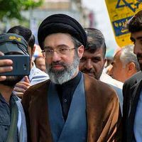 بلومبرگ: مجتبی خامنهای چگونه یک امپراتوری جهانی املاک ساخت