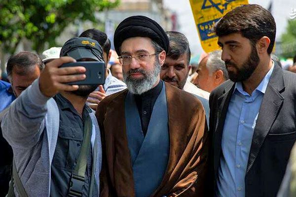Guards push fast Mojtaba Khamenei announcement amid dissent over hereditary rule