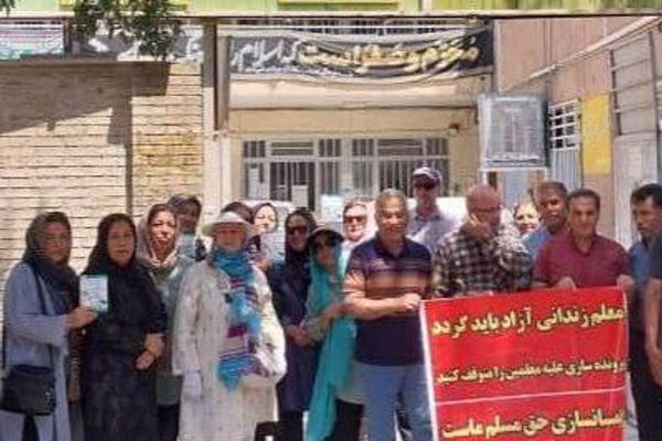 استمرار احتجاجات المتقاعدين الإيرانيين للأسبوع العاشر.. و"فصل نهائي" من الوظيفة لمعلم ناشط