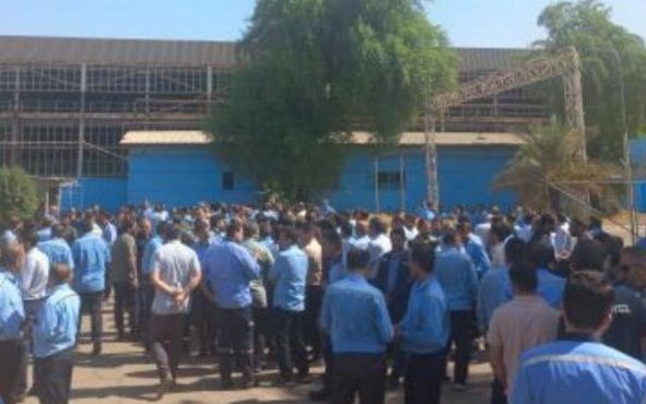 کارگران فولاد اهواز و ایران پوپلین رشت در اعتراض به شرایط خود تجمع کردند