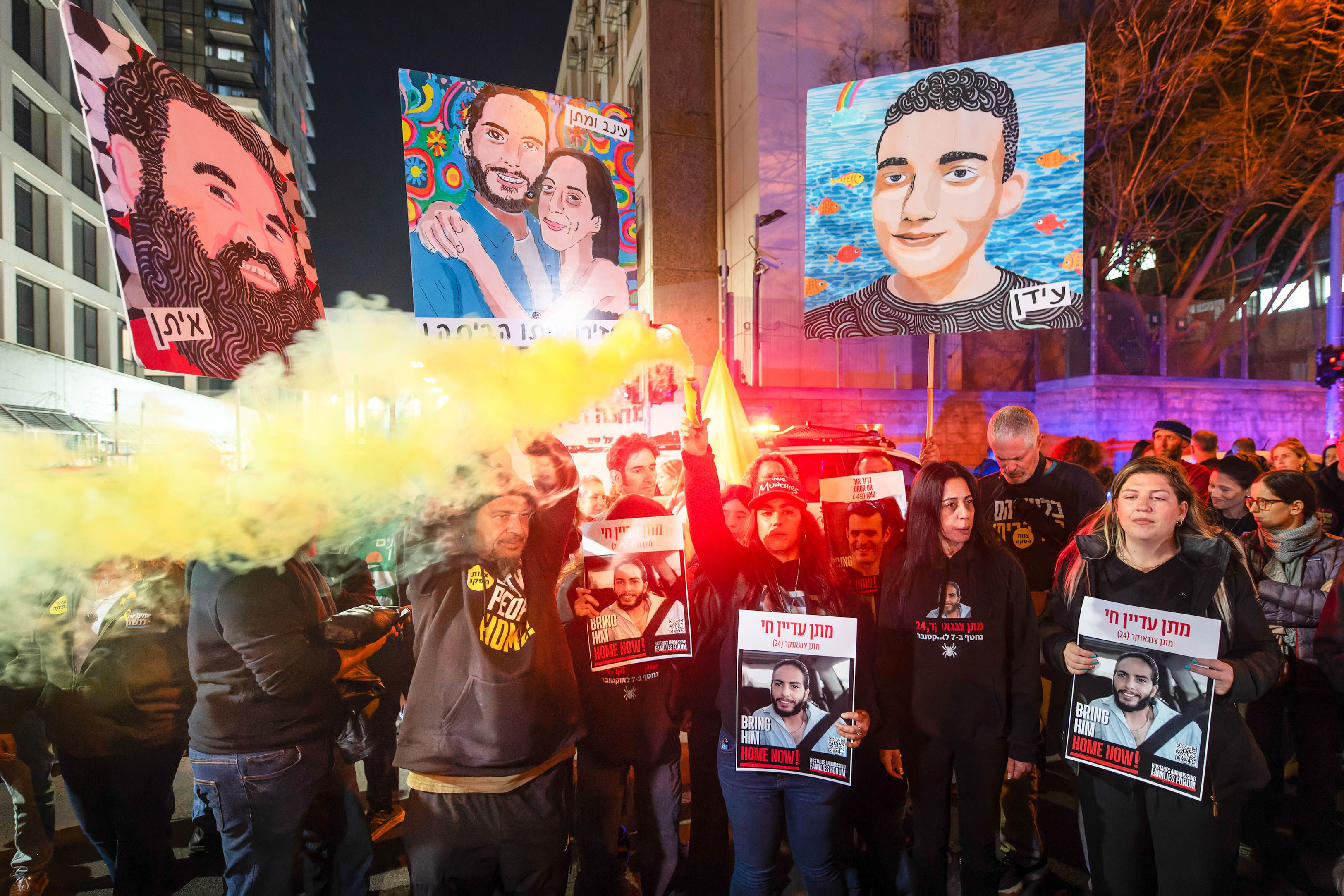 تجمع خانواده گروگان‌ها