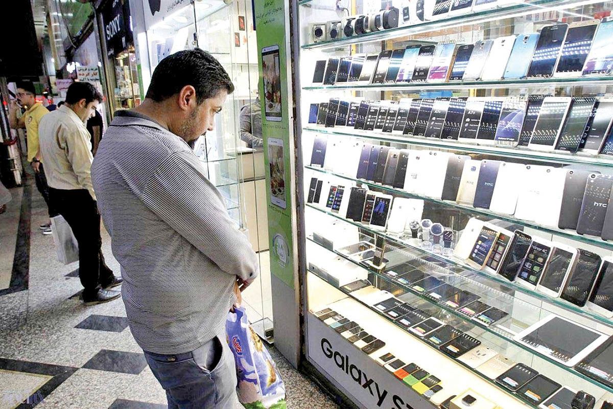 Iran Restricts Cellphone Imports, Worrying Consumers  