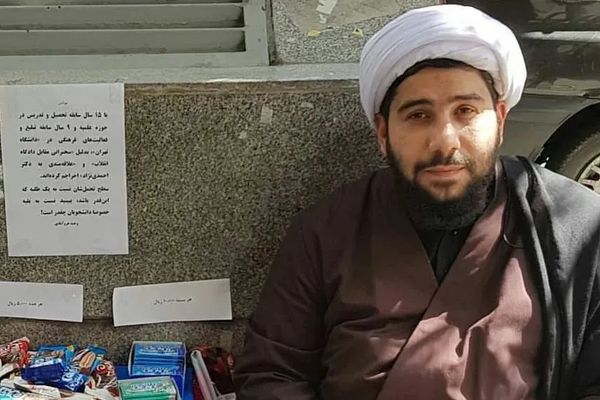 Cleric Critical Of Iranian Regime Taken To Evin Prison To Serve Time