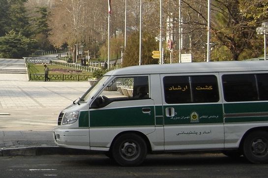 بازداشت دوباره دوندهها در ساحل بندرعباس؛«زنان و مردان لباس بلند، گشاد و آستیندار بپوشند»