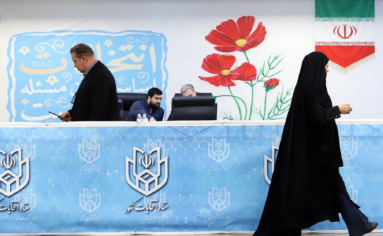 منتقدان شرکت در انتخابات را غیرموثر و این رقابت را نمایشی می‌خوانند