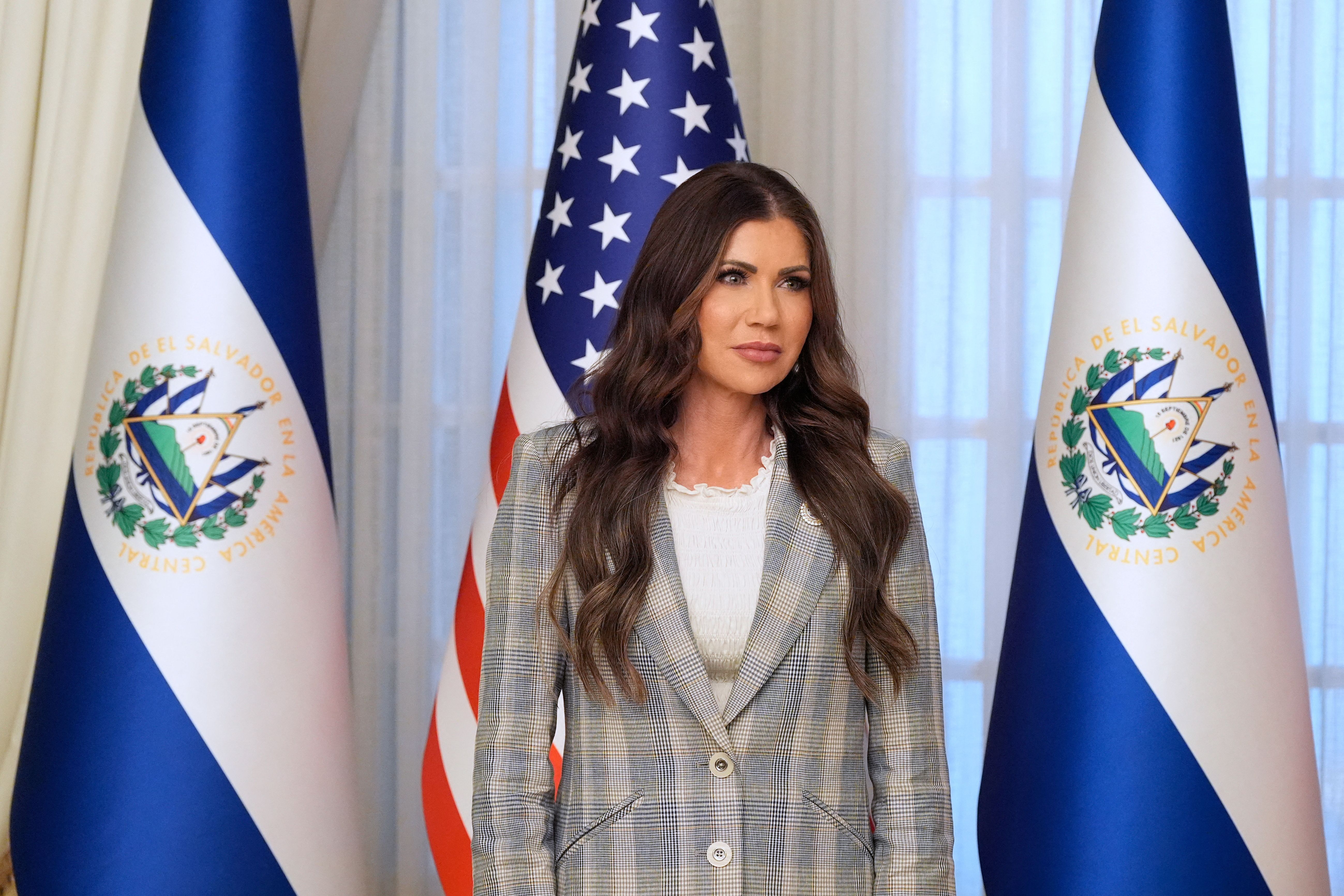 وزیر امنیت داخلی آمریکا خبر دزدیده شدن کیف خود در یک رستوران را تایید کرد