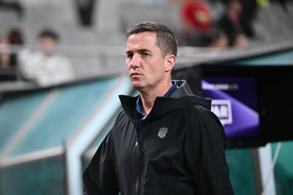 در موقعیت صدرنشینی پس از ۴ جام: ویرا، سرمربی پیشین پرسپولیس، از بوریرام تایلند جدا شد