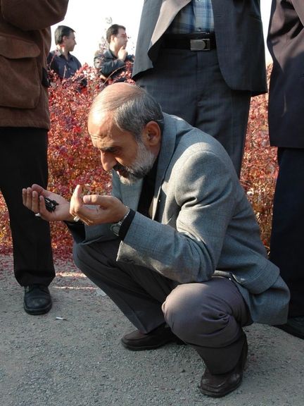 نماینده خامنهای در روزنامه کیهان: مذاکره غیرمستقیم تحقیر آمریکا و ترامپ است