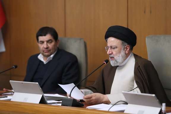 Iranian President Ebrahim Raisi (right)